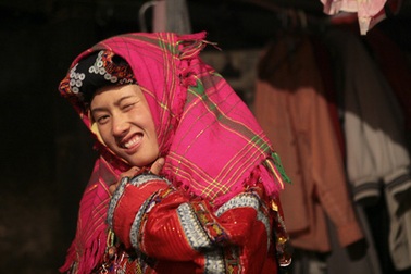 Cô dâu Lô Lô phong cách “xì - tin”