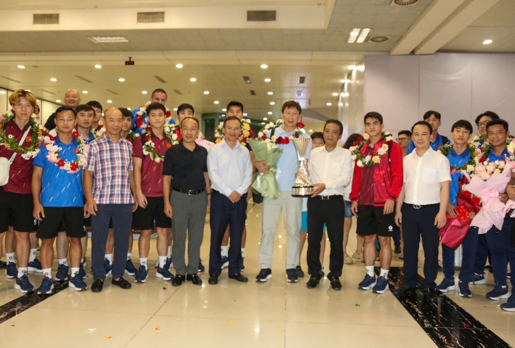 U23 Việt Nam về nước, rạng rỡ bên cúp vô địch Đông Nam Á - 3 U23 Việt Nam về nước, rạng rỡ bên cúp vô địch Đông Nam Á - 3