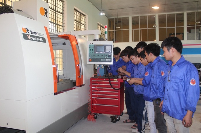 Sinh viên Trường Đại học Sư phạm Kỹ thuật Vinh trong giờ thực hành