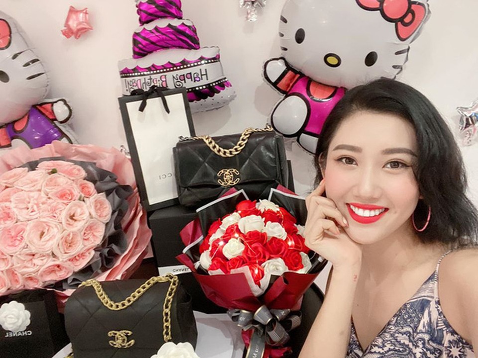 Sao Việt đón sinh nhật “độc lạ” giữa mùa Covid-19 - 6 Sao Việt đón sinh nhật “độc lạ” giữa mùa Covid-19 - 6