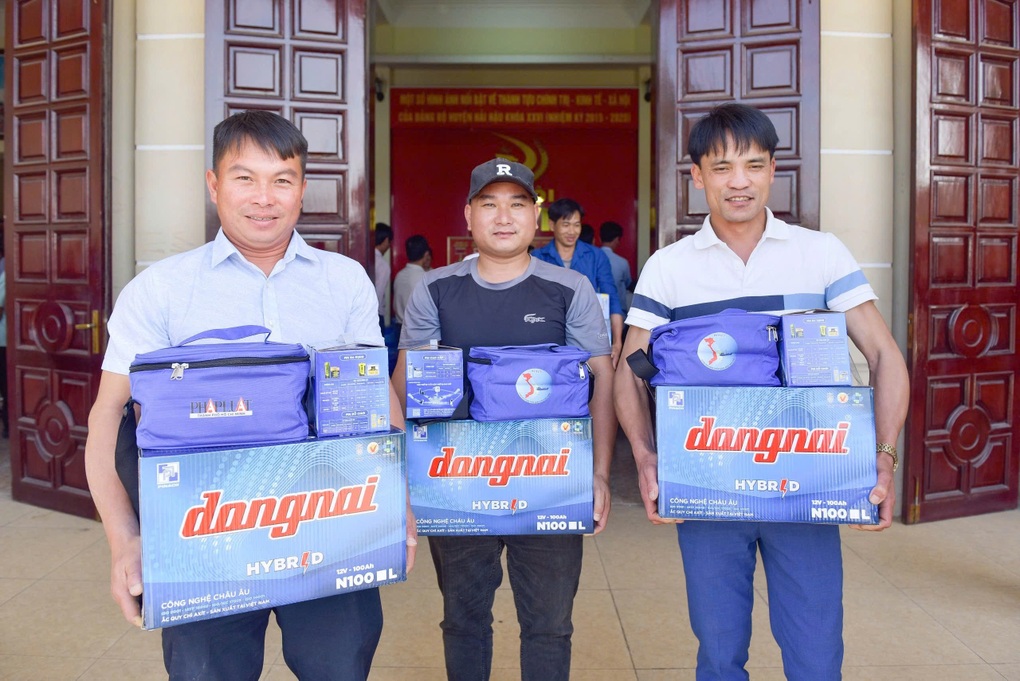 Cùng ngư dân thắp sáng đèn trên biển đến với ngư dân Nam Định - 2 Cùng ngư dân thắp sáng đèn trên biển đến với ngư dân Nam Định - 2