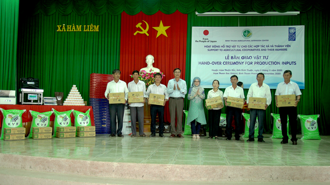 Hỗ trợ nông dân nghèo bị ảnh hưởng do dịch Covid-19 - Ảnh 1. Hỗ trợ nông dân nghèo bị ảnh hưởng do dịch Covid-19 - Ảnh 1.