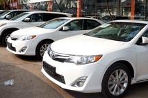 Mua ô tô ra khỏi showroom mất trăm triệu đồng, khách phát hoảng