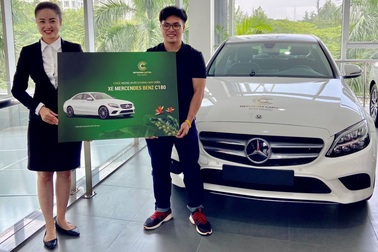 Khách mua Meyhomes Capital Phú Quốc nhận bàn giao xe Mercedes C180