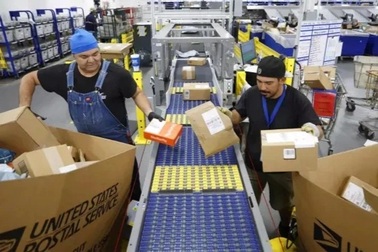 Căng thẳng thương mại leo thang, Mỹ ngừng nhận bưu kiện từ Trung Quốc