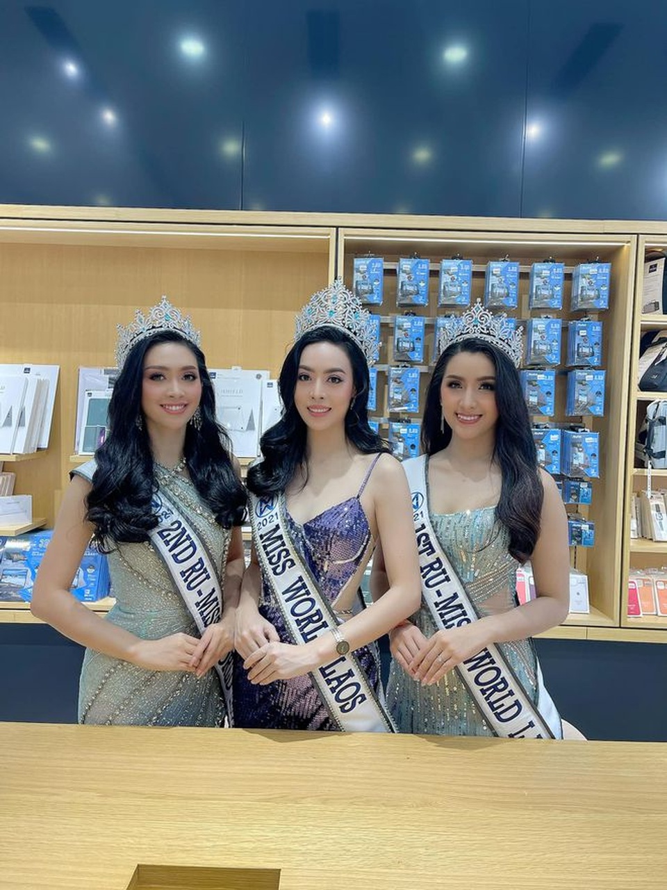 Nhan sắc hoa hậu Lào vừa trả lại vương miện vì nghi án khai gian tuổi - 10 Nhan sắc hoa hậu Lào vừa trả lại vương miện vì nghi án khai gian tuổi - 10