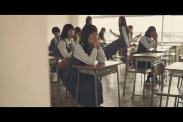 Sốc với sự thật về dàn nữ sinh xinh đẹp trong lớp học