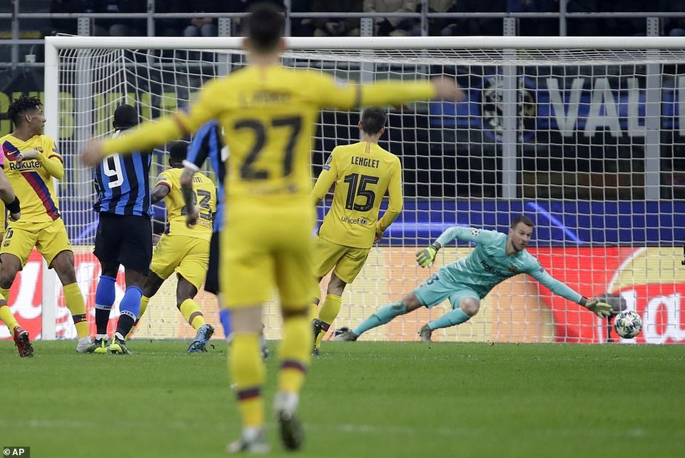 Thua Barcelona, Inter Milan ngậm ngùi nhìn Dortmund đi tiếp - 6 Thua Barcelona, Inter Milan ngậm ngùi nhìn Dortmund đi tiếp - 6