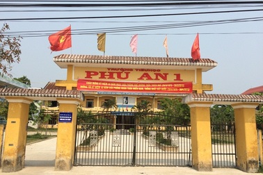 Tạm ngừng giảng dạy với nữ giáo viên hành hung đồng nghiệp