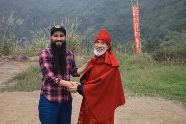 Đạo diễn phim “Kong: Skull Island” cùng gia đình thăm Ninh Bình