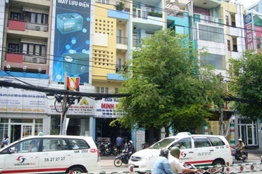 Rút súng thị uy, ngăn cấm người dân đến nhận đất hợp pháp