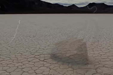 Những khối đá nặng hàng trăm kg "biết đi" trong thung lũng Chết