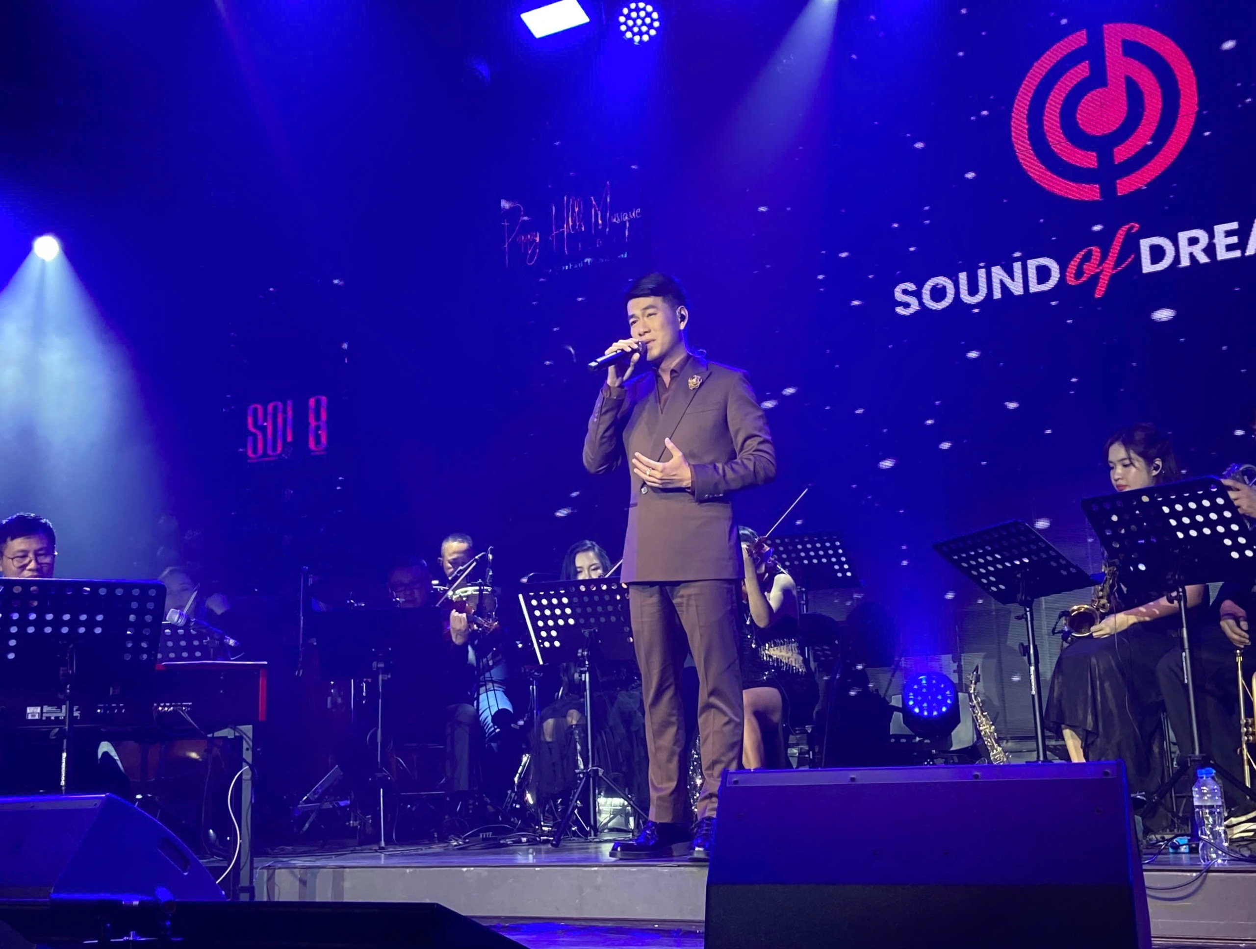 ក្រោយពីឃ្លាតឆ្ងាយពីផ្ទះអស់២៥ឆ្នាំ តន្ត្រីករ Vu Quang Trung ត្រឡប់មកនិទានរឿងតាមរយៈតន្ត្រី - ៣ 25 năm xa xứ, nhạc sĩ Vũ Quang Trung trở lại kể chuyện bằng âm nhạc - 3