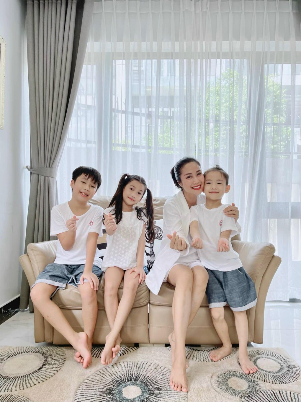 Ốc Thanh Vân khóc, tiết lộ lý do trở lại truyền hình sau thời gian ở ẩn - 1 Ốc Thanh Vân khóc, tiết lộ lý do trở lại truyền hình sau thời gian ở ẩn - 1