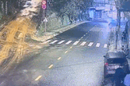 Xe bán tải mất lái, drift như phim hành động suýt gây tai nạn kinh hoàng