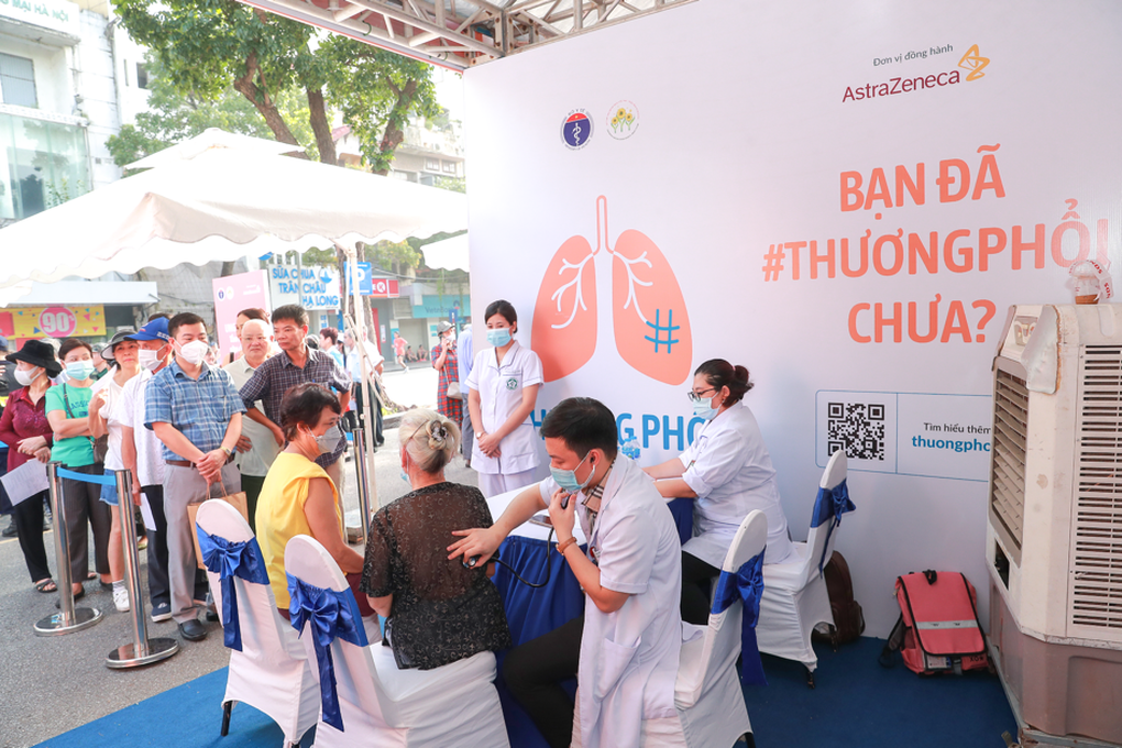 FPT Long Châu đồng hành tuyên truyền nâng cao nhận thức về bệnh ung thư phổi - 1 FPT Long Châu đồng hành tuyên truyền nâng cao nhận thức về bệnh ung thư phổi - 1