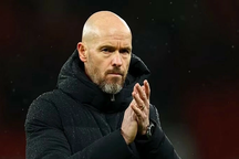 HLV Ten Hag phản ứng bất ngờ trước nguy cơ bị Man Utd sa thải