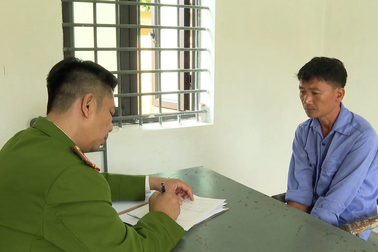 Chồng uống rượu về cầm dao chém vợ con