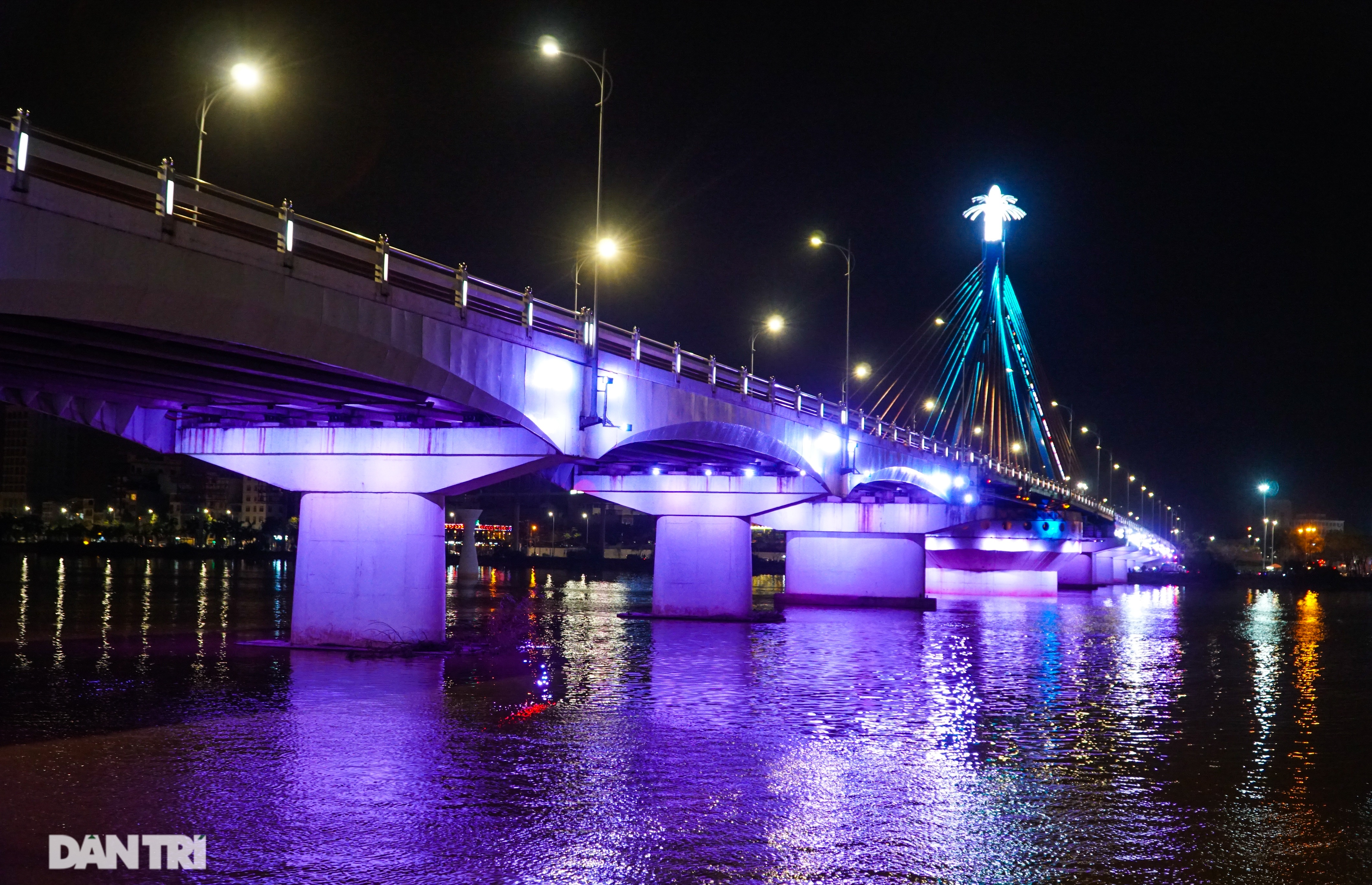 Chiêm ngưỡng 4 cây cầu ấn tượng nối đôi bờ sông Hàn ở Đà Nẵng - 12 Chiêm ngưỡng 4 cây cầu ấn tượng nối đôi bờ sông Hàn ở Đà Nẵng - 12