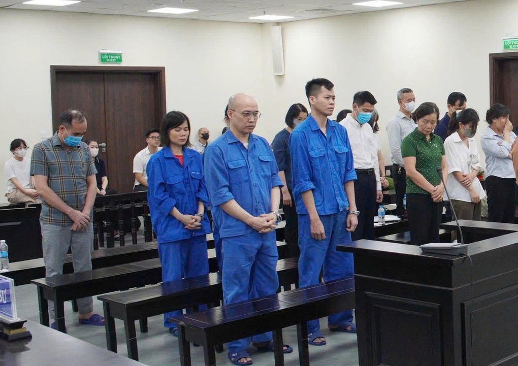 Trả hồ sơ điều tra bổ sung vụ chạy giấy phép cho phòng khám, hiệu thuốc - 1