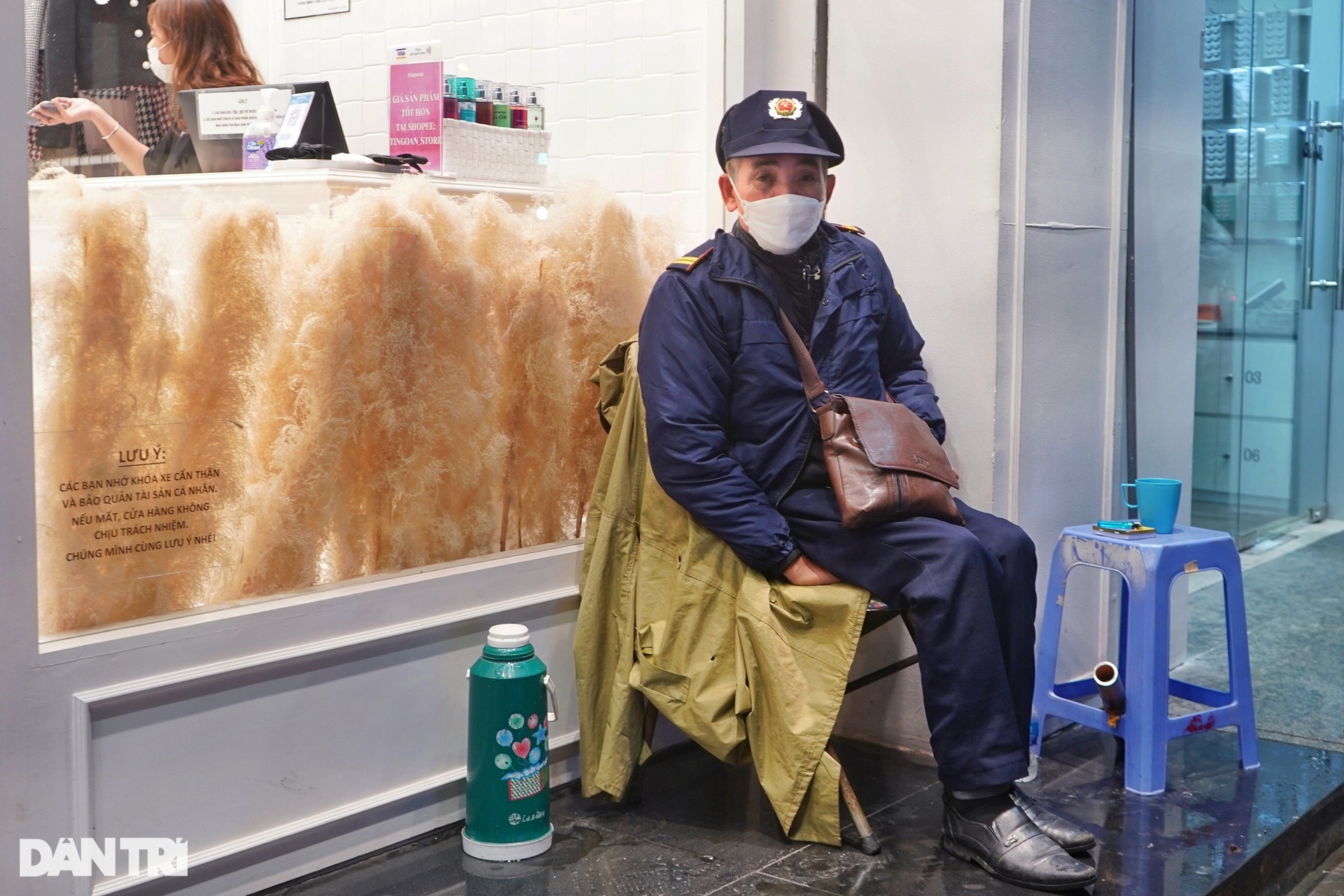 Hà Nội chìm trong mưa rét - 12 Hà Nội chìm trong mưa rét - 12