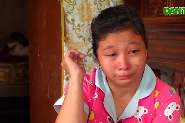 Cha chết, con gái phải nghỉ học đi bóc hạt điều, hỗ trợ mẹ tiền chữa bệnh