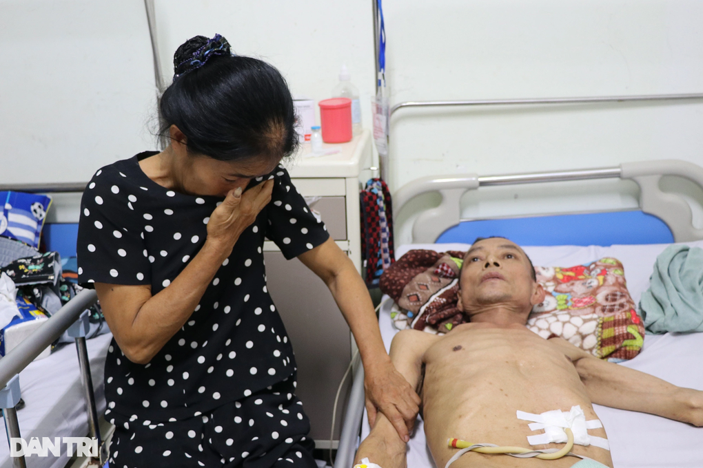 Người phụ nữ cạn nước mắt cầu xin sự sống cho chồng ung thư, con bệnh não - 3 Người phụ nữ cạn nước mắt cầu xin sự sống cho chồng ung thư, con bệnh não - 3