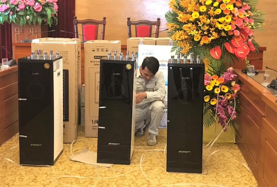 Karofi tặng các bệnh viện điều trị Covid-19 máy lọc nước tối tân 3 chức năng - 2 Karofi tặng các bệnh viện điều trị Covid-19 máy lọc nước tối tân 3 chức năng - 2