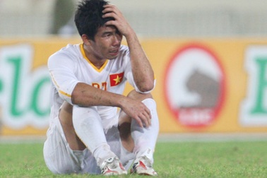 Giọt nước mắt cay đắng trên sân Quốc gia Lào