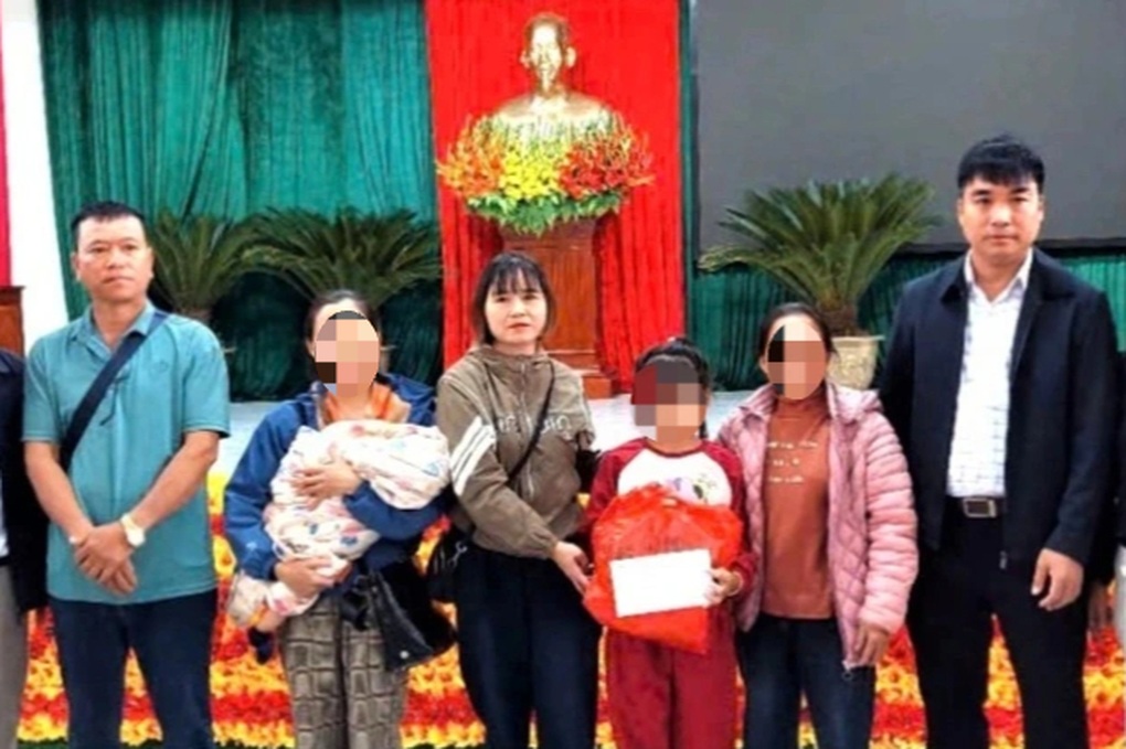 Bé gái bị cha dượng dùng búa đinh bạo hành được mẹ đón về quê ngoại - 1 Bé gái bị cha dượng dùng búa đinh bạo hành được mẹ đón về quê ngoại - 1