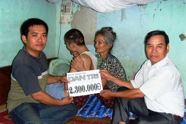 Quà bạn đọc tiếp tục đến với em Trần Văn Hòa