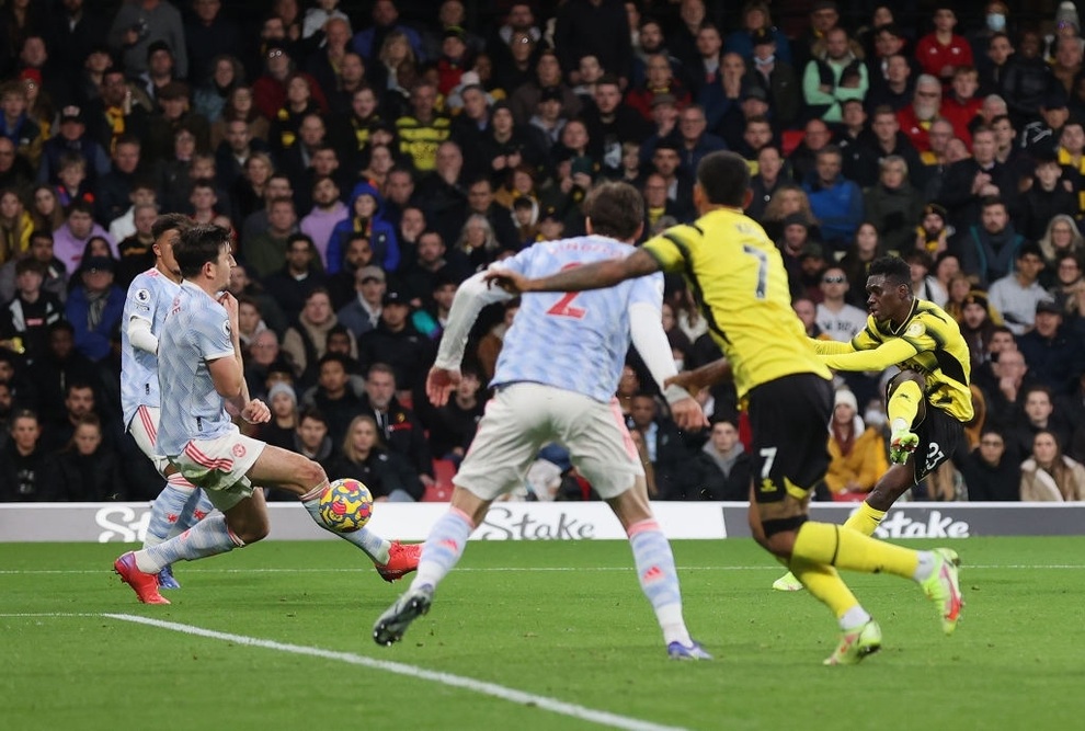Maguire nhận thẻ đỏ, Man Utd bị Watford đè bẹp - 1 Maguire nhận thẻ đỏ, Man Utd bị Watford đè bẹp - 1