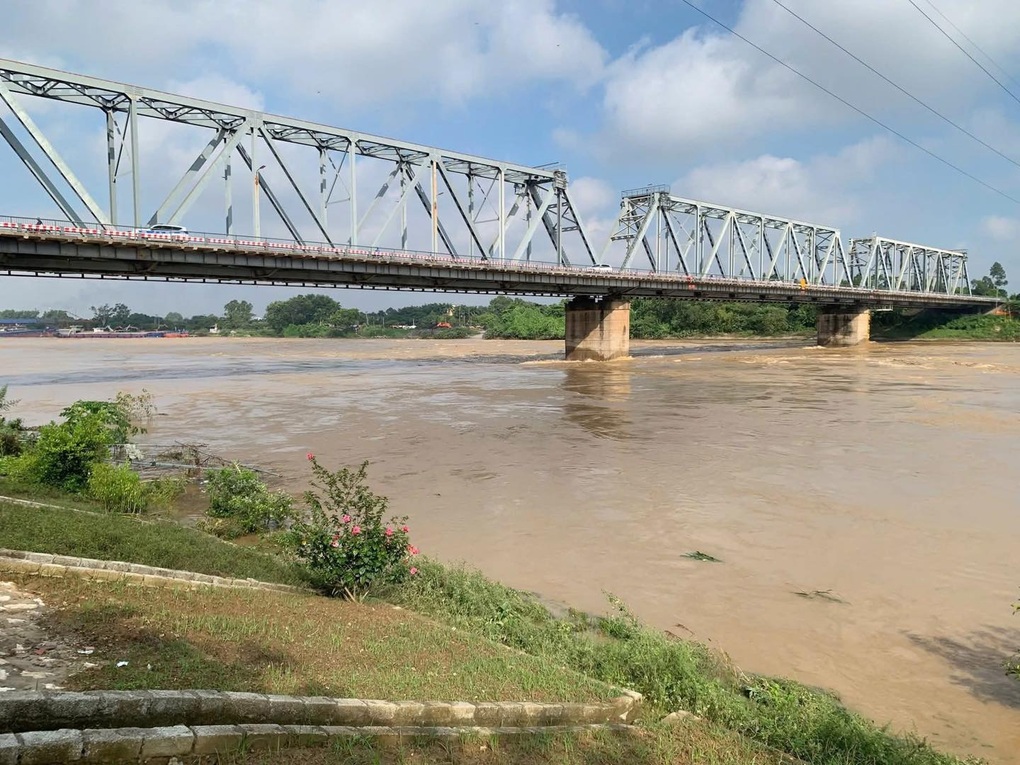 Yêu cầu Phú Thọ, Bắc Ninh xử lý ngay sự cố đê khi lũ còn phức tạp - 1