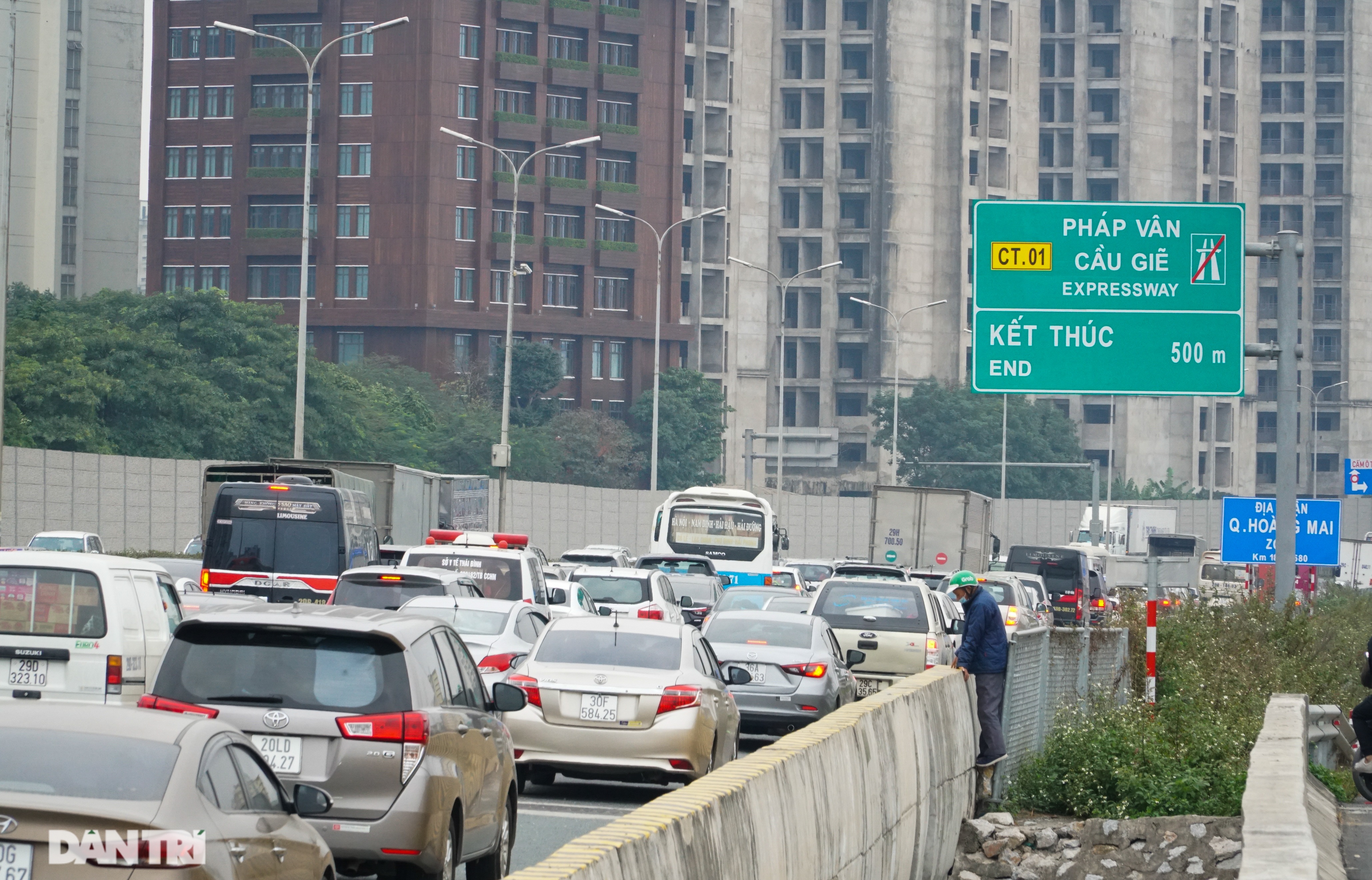 Ngày cuối nghỉ lễ, ùn tắc cục bộ hơn 5km trên cao tốc Pháp Vân - Cầu Giẽ - 6 Ngày cuối nghỉ lễ, ùn tắc cục bộ hơn 5km trên cao tốc Pháp Vân - Cầu Giẽ - 6