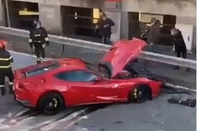 Giao chìa khóa cho thợ rửa xe, chủ siêu xe Ferrari nhận cái kết đắng