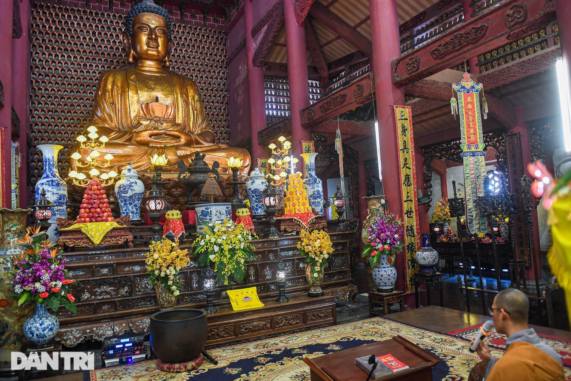 Ancient pagoda with 3 floors and 20 roofs, the largest wooden Buddha statue in Vietnam - 6