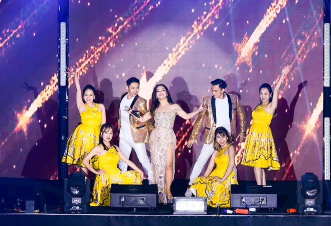 Bữa đại tiệc âm nhạc hoành tráng đón năm mới 2021 của cư dân Ecopark - 13 Bữa đại tiệc âm nhạc hoành tráng đón năm mới 2021 của cư dân Ecopark - 13