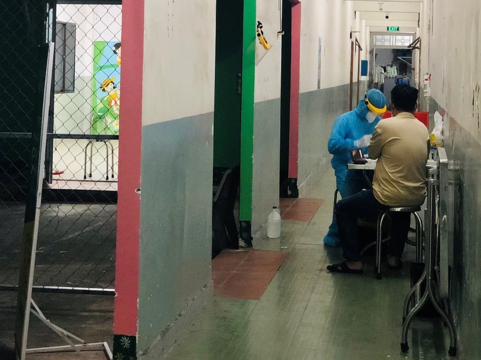 TPHCM: 2 bệnh viện để lọt lưới trường hợp nhiễm SARS-CoV-2 - 2