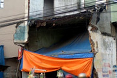 Một tuyến vỉa hè nhếch nhác và nguy hiểm