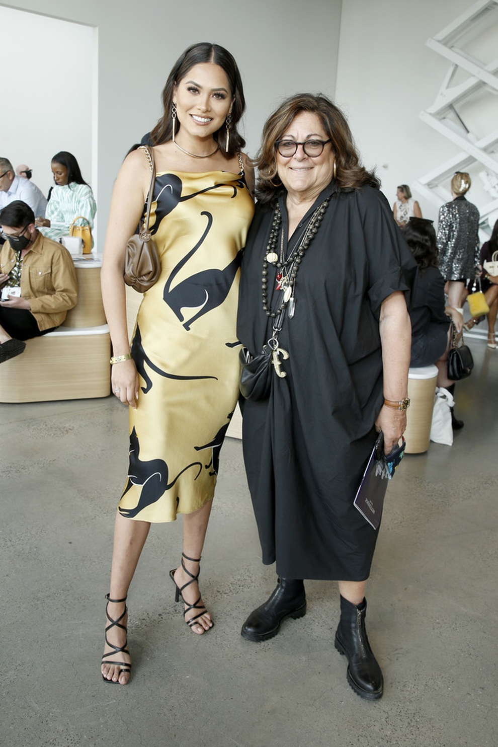 Tân Hoa hậu Hoàn vũ tỏa sáng tại tuần lễ thời trang New York - 2