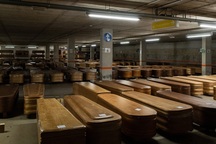 Bên trong nhà xác “dã chiến” tại Tây Ban Nha