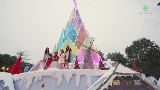 Giáng sinh tuyết trắng cùng búp măng Noel cao nhất Việt Nam tại Ecopark