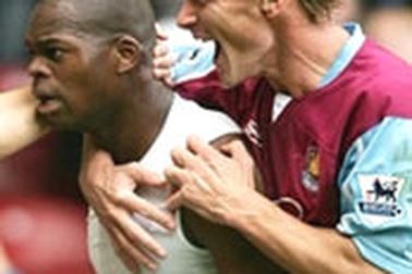 Arsenal "ôm hận" rời Upton Park!