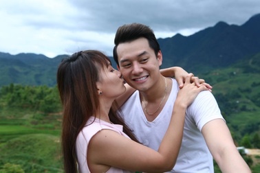 Diễn viên Anh Dũng: “Một cảnh nóng quay tới 10 lần là chúng tôi đẫm mồ hôi”