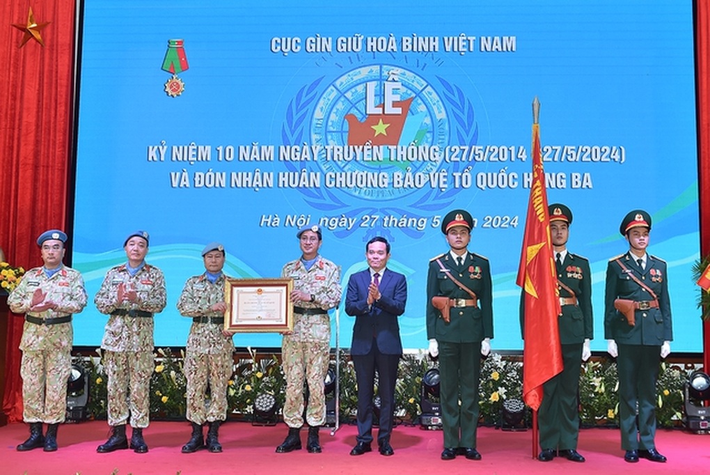 Cục Gìn giữ hòa bình nhận Huân chương Bảo vệ Tổ quốc hạng Ba - 1 Cục Gìn giữ hòa bình nhận Huân chương Bảo vệ Tổ quốc hạng Ba - 1