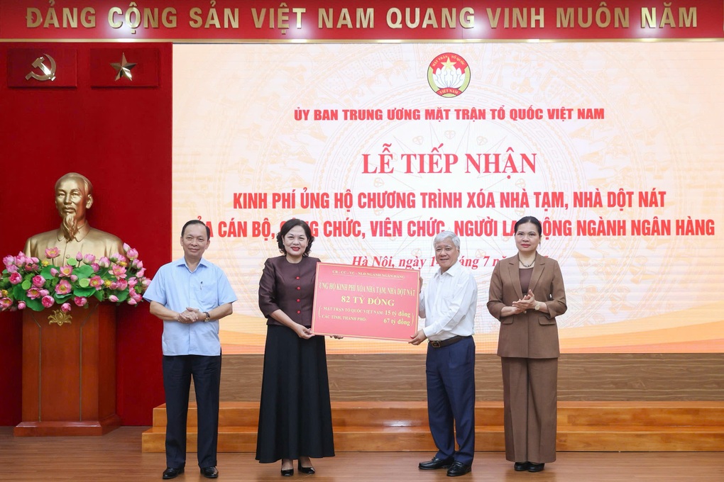 Tiếp nhận 82 tỷ đồng để xóa nhà tạm, nhà dột nát trên cả nước - 1 Tiếp nhận 82 tỷ đồng để xóa nhà tạm, nhà dột nát trên cả nước - 1
