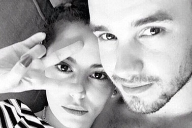 Cheryl Fernandez-Versini bị "ném đá" vì yêu trai trẻ của nhóm One Direction