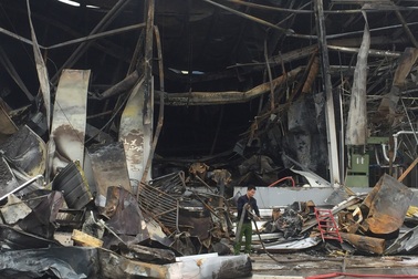 Gần 100 người dập đám cháy tại Khu công nghiệp Yên Phong