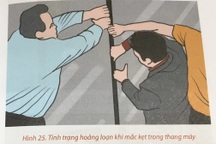 Bộ Công an hướng dẫn kỹ năng thoát nạn khi mắc kẹt trong thang máy