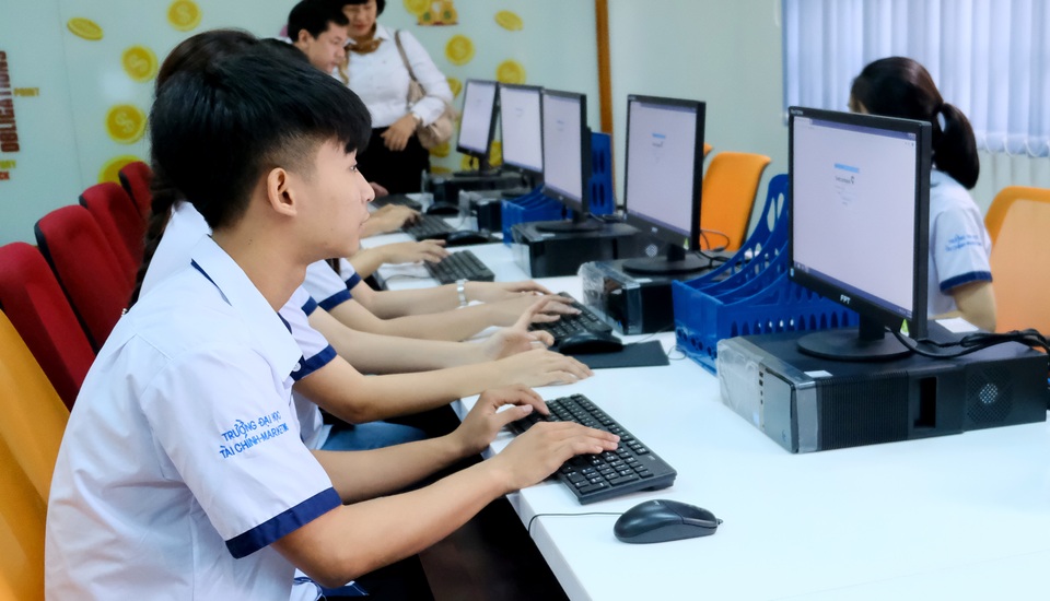 Một trường ĐH xây dựng phòng thực hành mô phỏng ngân hàng trị giá 2 tỷ đồng - 1 Một trường ĐH xây dựng phòng thực hành mô phỏng ngân hàng trị giá 2 tỷ đồng - 1